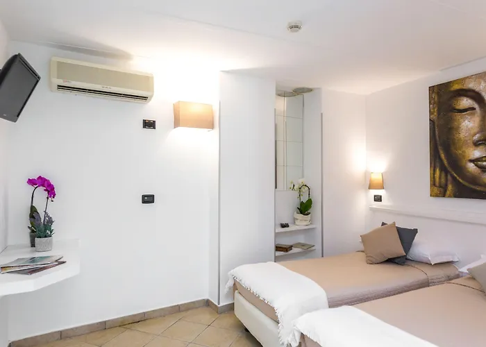 Ξενοδοχείο Rivoli 3*